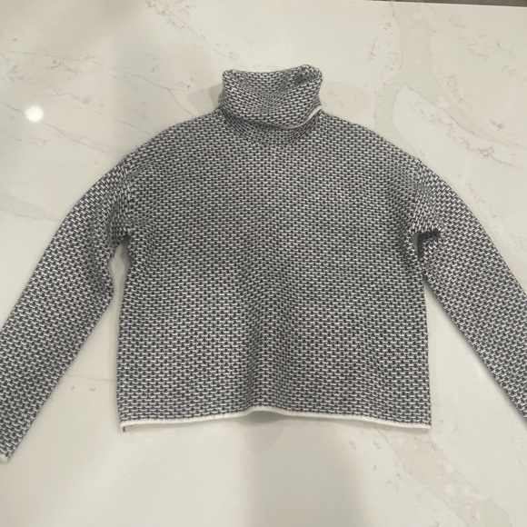 Christian Siriano New York grey and white turtleneck sweater - Picture 2 of 16